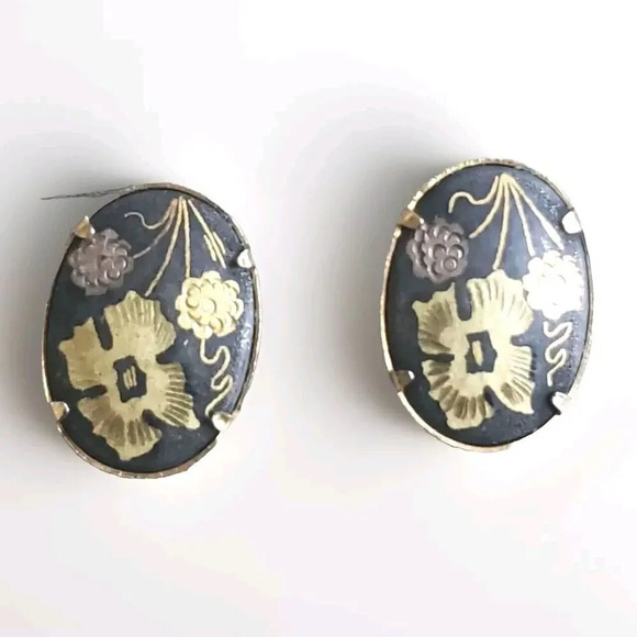 Vintage Clip On Earrings Women's Round Damascene Flower Gold Tone - Picture 2 of 6